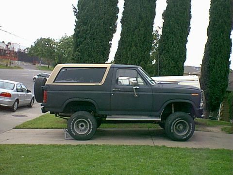 1983 Ford Bronco - She now sitting alot more level.