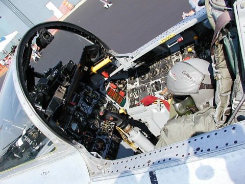 1998 Ford Taurus - Cockpit of F-100.