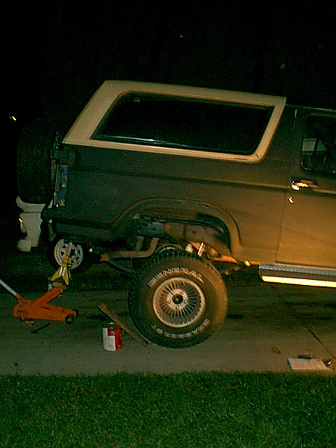 1983 Ford Bronco - Please do not do this---a long day of the stupids hit me. i wanted to see what full droop looked likethis was still on the ground but the j…