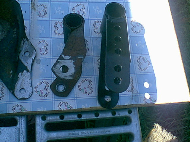 here are the 2 shackles together.
