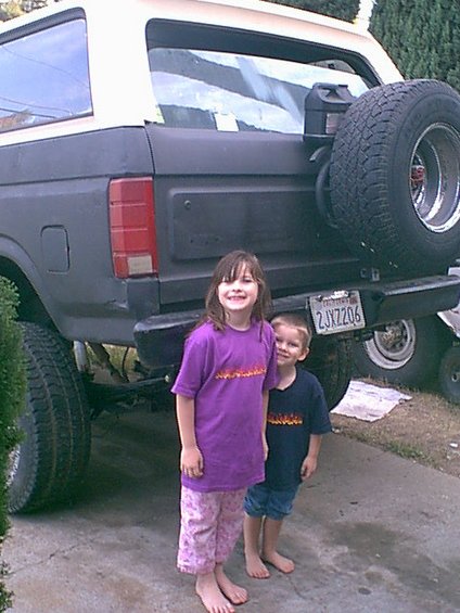 1983 Ford Bronco - Monica and Christian at the back of the bronco