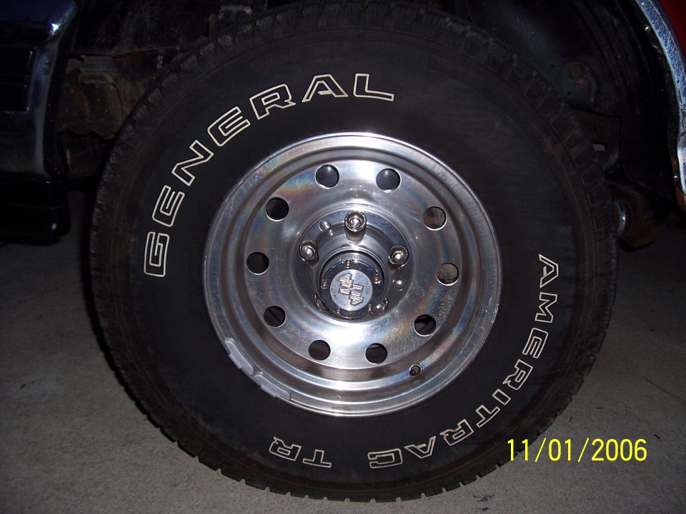 Close-up of a General Grabber tire on a vehicle wheel. Date stamp 11/01/2006