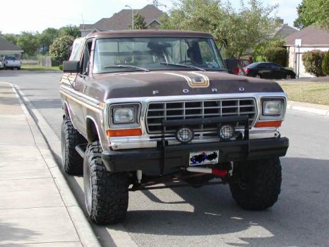 1979 Ford Bronco - body and suspension front
