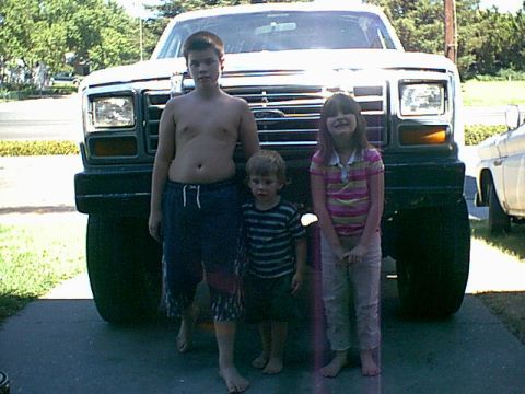 1983 Ford Bronco - another shot of the kids.