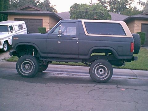 1983 Ford Bronco - Here she is out on the street.