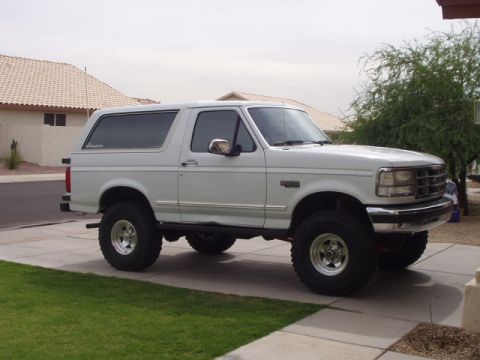 1993 Ford Bronco - testing how 35s fit on the bronco with only 4" lift. they clear fine on the street just have to get it out in the desert and see what they…