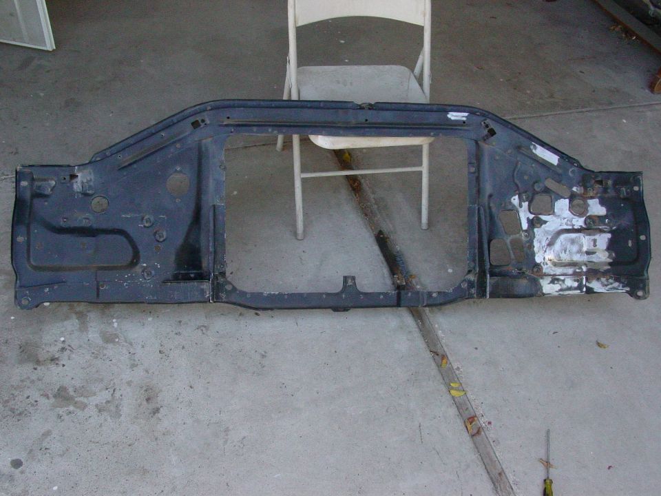 Radiator support, black