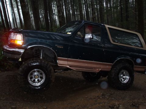 1995 Ford Bronco - hittin switches (3 wheel motion)