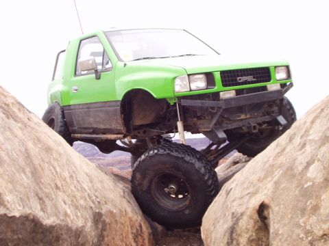 1993 Ford Bronco - the green amigo in the crack