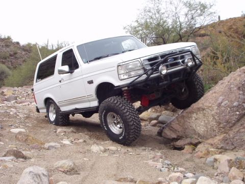 1993 Ford Bronco - look at all that tbb flex.....ok so it sucks, not my fault. look at the right rear tire flex..