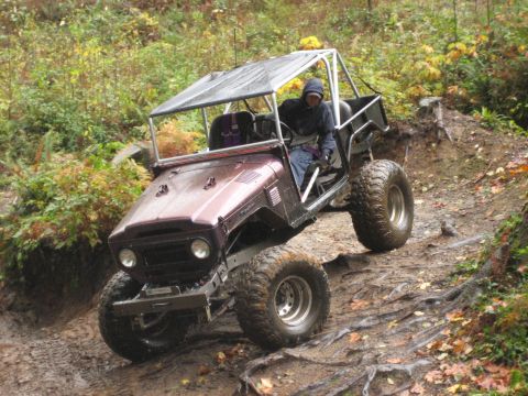 1990 Ford Bronco - This modified Toyota Land Cruiser FJ40 navigates a challenging off-road course.