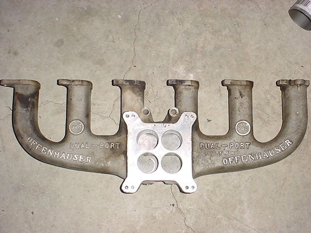 Offenhauser dual-port intake manifold with four carburetor openings
