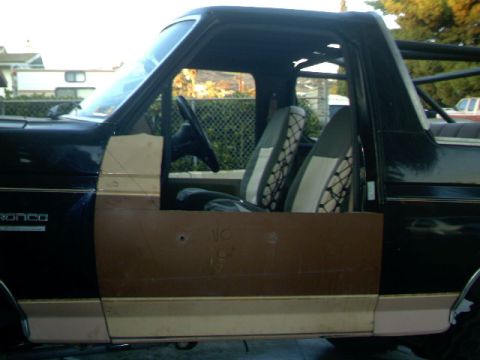 1989 Ford Bronco - This Ford Bronco appears to be from the early 1980s, not a 1989 model.