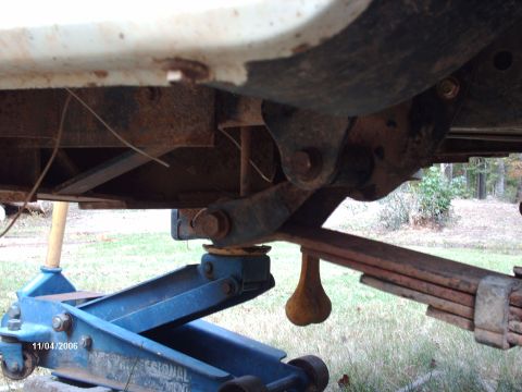 1990 Ford F-150 - bad rear shackle angle