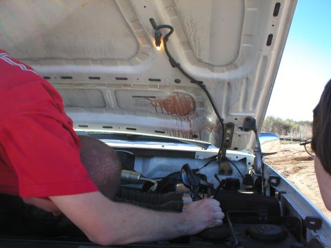 1993 Ford Bronco - p/s fluid puking everywhere.....what a mess!