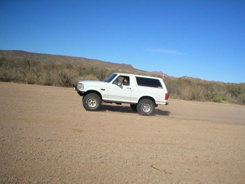 1993 Ford Bronco - running down the wash