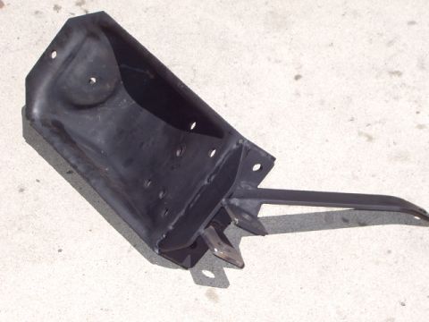 1993 Ford Bronco - track bar mount and brace