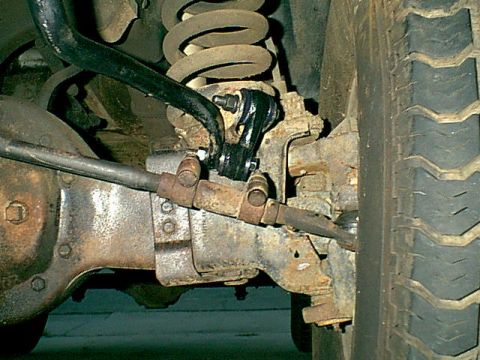 1983 Ford Bronco - here are the dog bones installed. this did tighen the front end alittle.