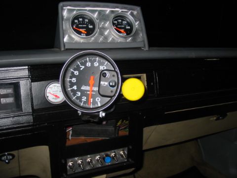 1985 Ford Crown Victoria LTD - Aftermarket gauges and switches are installed on the vehicle's dashboard.