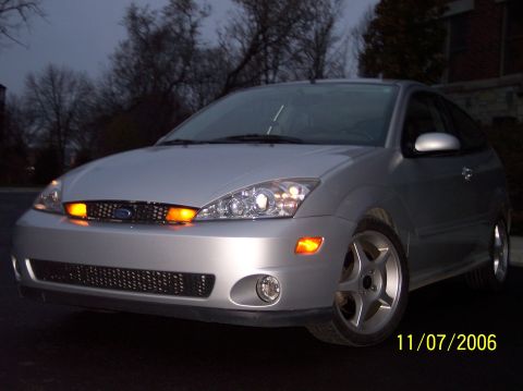 2003 Ford Focus - Front view of a silver 2003 Ford Focus hatchback at dusk.