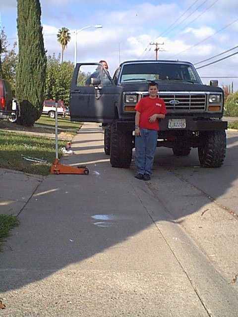 1983 Ford Bronco - Josh and Mom (getting in Jesebel) after the 40s were installed.
