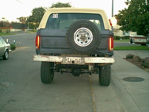 1983 Ford Bronco - here is the new spare on a factor rim. looks better than the old Pick-n-pull spare with a slash in it.