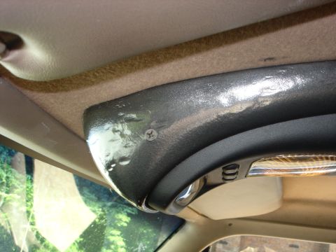 1996 Ford Bronco - Closer shot of the side mounting point.