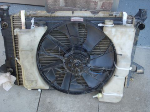 1996 Ford Bronco - This is the fan. Its out of a V8 T-bird. The left reservior is out of a 1989 Town Car and the right rexervior is out of a 1994 Mustang. The…