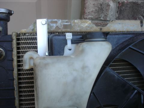 1996 Ford Bronco - The upper mounting on the town car reservior.