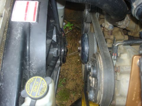 1996 Ford Bronco - This picture shows the fan clearence.