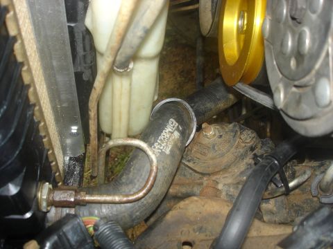1996 Ford Bronco - Clearence with lower radiator hose.