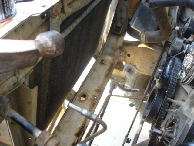 Fan removed, showing alot of hidden rust.