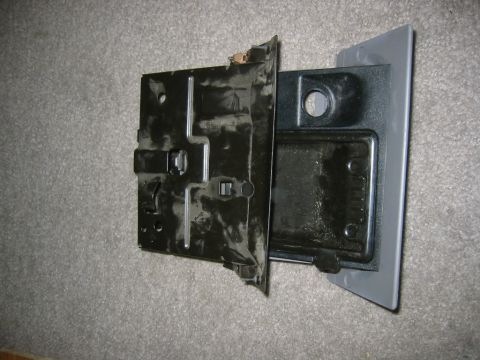 1995 Ford Bronco - this is the ashtray out of my 95 bronco. gray interior. everythign works. i took out the cig lighter and wires. so this is just the drawer…