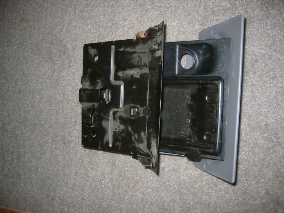 this is the ashtray out of my 95 bronco. gray interior. everythign works. i took out the cig lighter and wires. so this is just the drawer and mounting bracket, no wires.