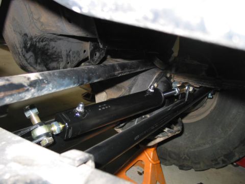 1981 Ford Bronco - This ram angle is REALLY BAD!! This setup didn't last 10 minutes on the trail before all the jam nuts came loose and this thing was floppin…