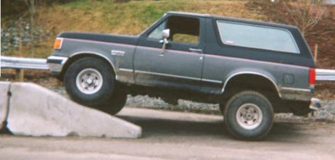 1988 Ford Bronco - What's this RTI ramp doing in the street?