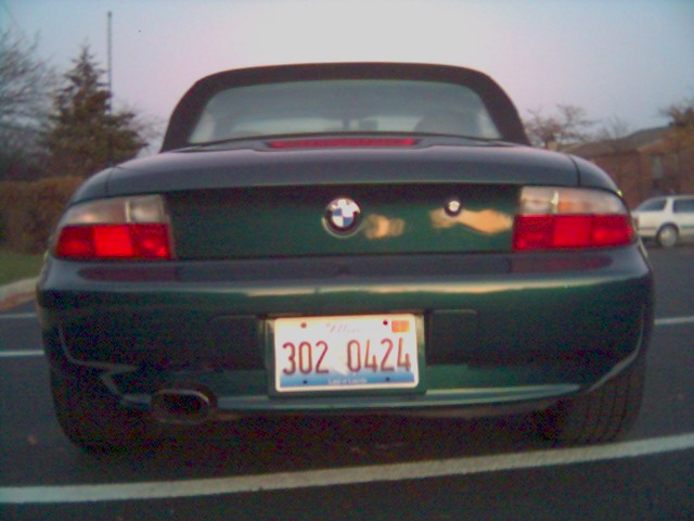 Rear view of a dark green BMW Z3 roadster with Illinois plate 302 0424