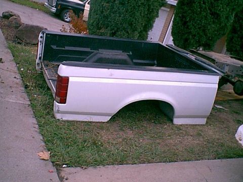 1983 Ford Bronco - Here is another view of the bed. very little damage to the pass side rear end.
