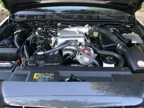 2004 Ford Crown Victoria - The engine bay of a Ford Crown Victoria, its V8 engine and associated components.