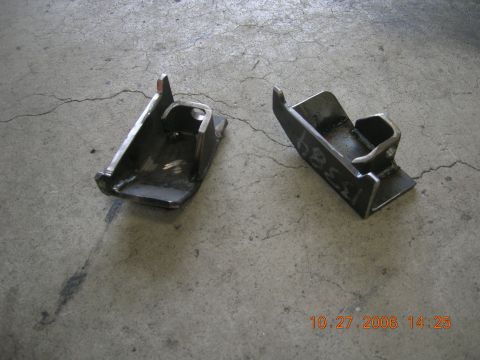 1996 Ford Bronco - Parking brake mount/skid
