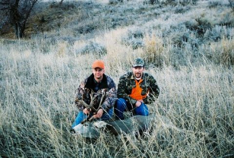 1996 Ford Bronco - Two hunters pose with their deer in a field, with the Supermotors.net logo visible in the lower right corner.
