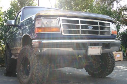 1996 Ford Bronco - This Ford Bronco appears to be from the 1992-1996 generation, not a 1996 model specifically.