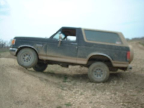 1988 Ford Bronco - MAN THOSE TIRES ARE TOO SMALL!!! once again i am flexin my baby out, can you tell i like to do this?