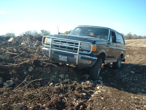 1988 Ford Bronco - front end flexed, the grill guard is now removed, if you want to buy it email me