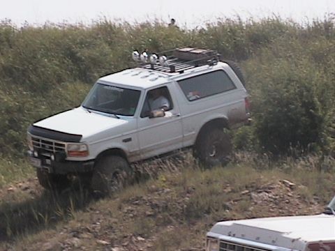 1988 Ford Bronco - big mike coming over the rim of the basin