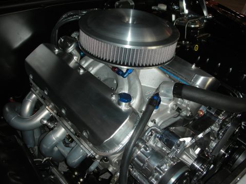1998 Ford Crown Victoria - V8 engine fitted with a large round air cleaner and gray finned valve covers, with blue fittings on braided lines.