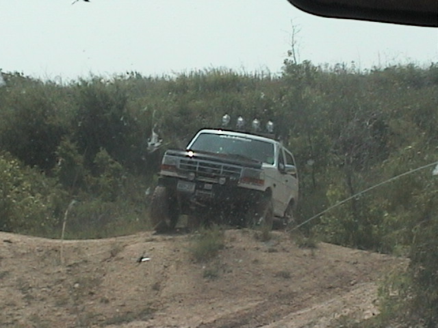 front end shot, man this bronco is so trick!!!