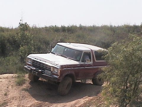 1988 Ford Bronco - don gettin a little bit o flex out of the 79