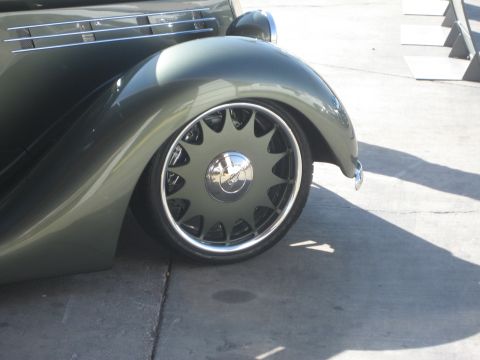 1998 Ford Crown Victoria - Custom hot rod fender and wheel detail.