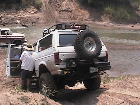 1988 Ford Bronco - mike checking things out